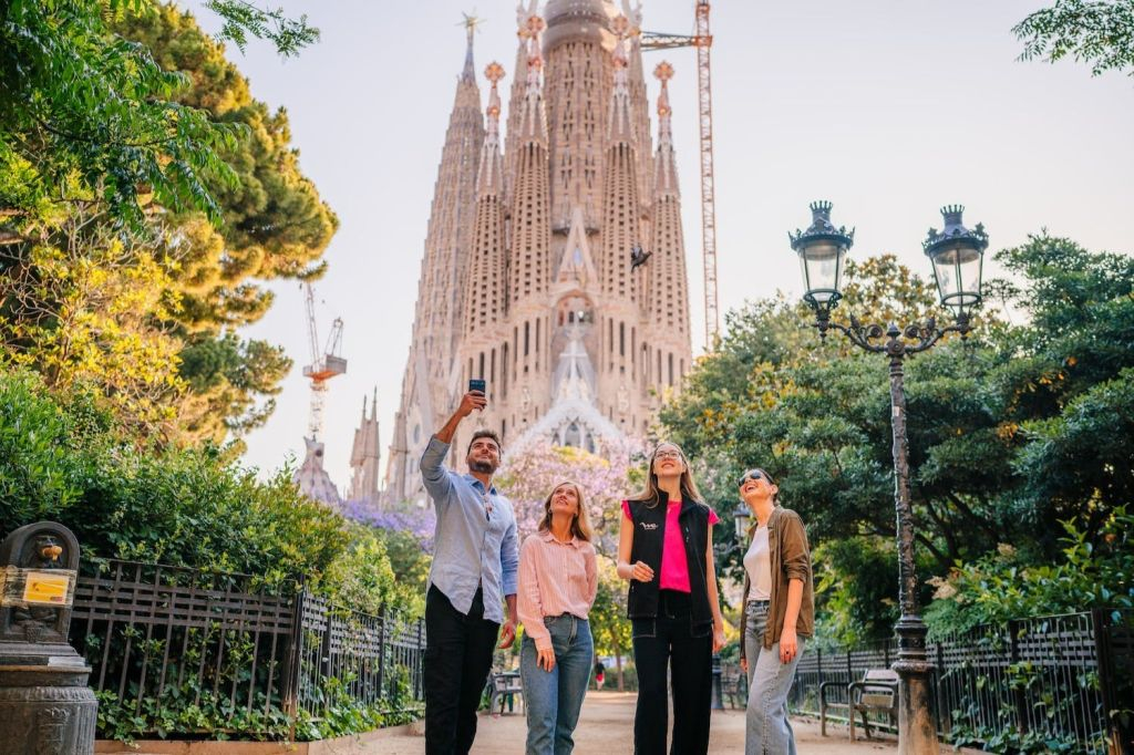 Park Güell y Sagrada Familia: Entrada sin colas + Tour guiado para grupos reducidos
