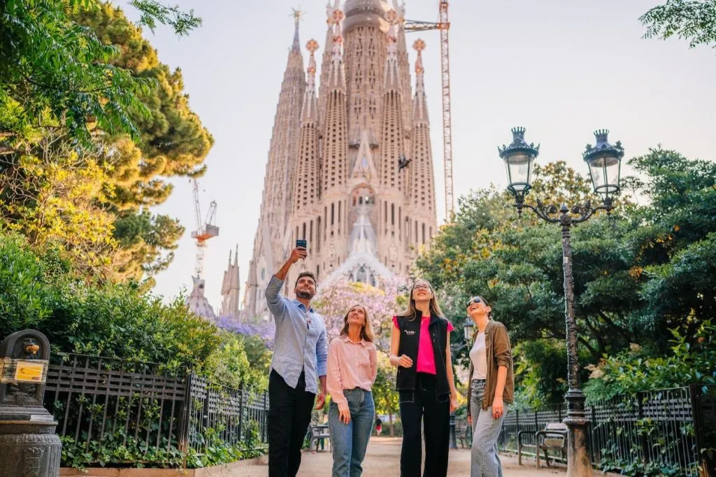 Park Güell y Sagrada Familia: Entrada sin colas + Tour guiado para grupos reducidos