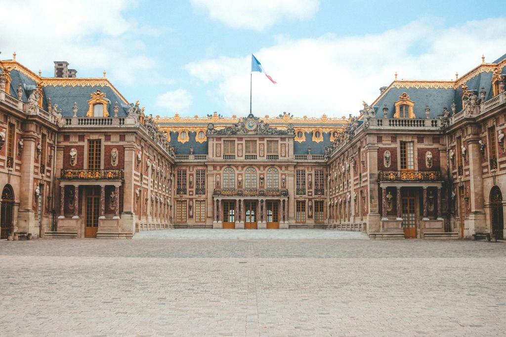 Eiffel Tower & Versailles Palace: One-Day Tour