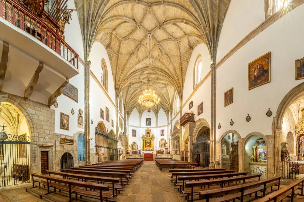 Santa María la Mayor & San Martín de Tours: Entry Ticket + Audio Guide