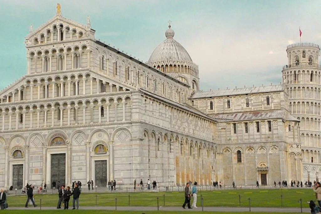 Pisa: App di audioguida multilingue Tour a piedi con guida dal vivo