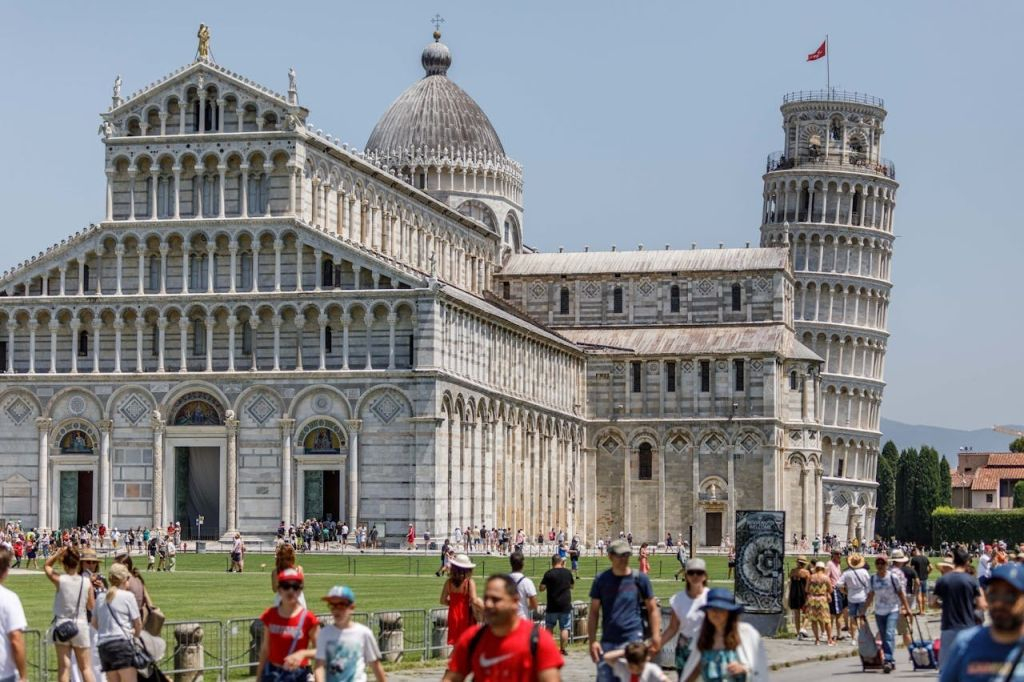 Pisa: App di audioguida multilingue Tour a piedi con guida dal vivo