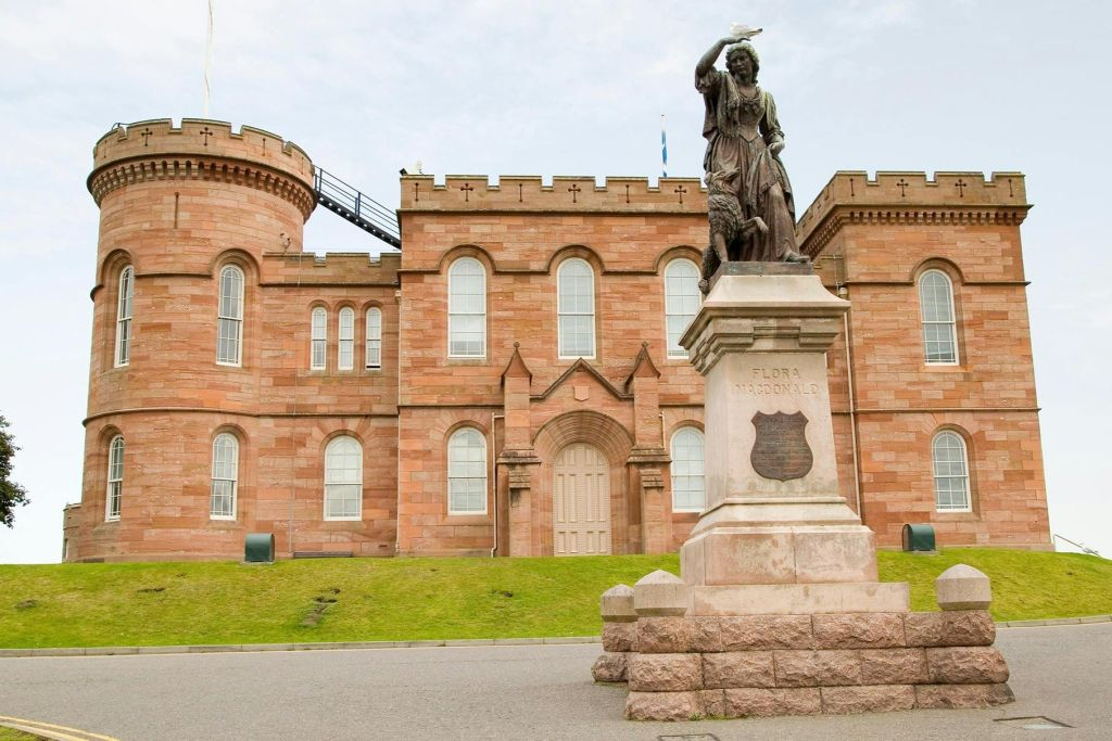 Inverness Castle: Entry Ticket + City Audio Guide