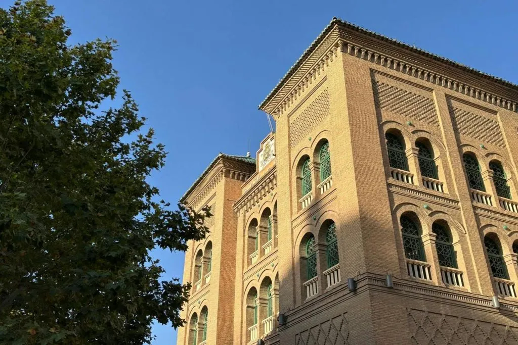 Alhambra: Entrada y Audioguía + Visita Guiada en Autobús por Granada