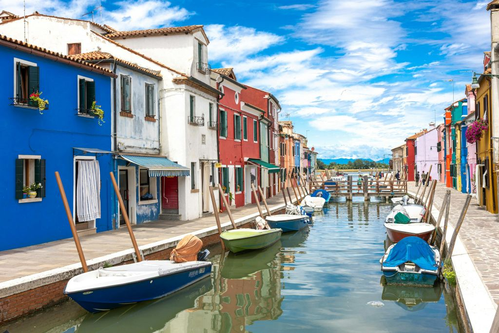Murano e Burano: tour in barca dalla stazione ferroviaria di Santa Lucia + dimostrazione di soffiatura del vetro
