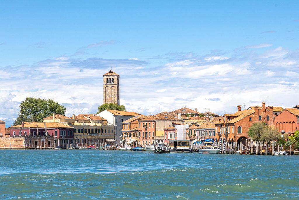 Murano e Burano: tour in barca dalla stazione ferroviaria di Santa Lucia + dimostrazione di soffiatura del vetro