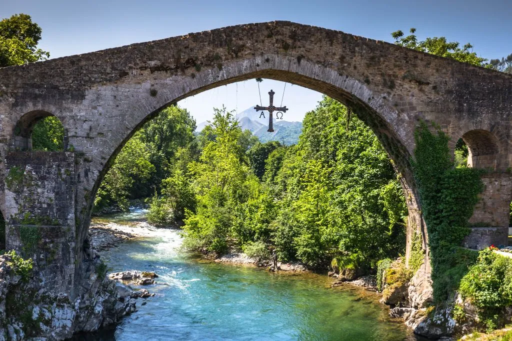 Excursión a los Lagos, Santuario de Covadonga y Cangas de Onís desde Gijón