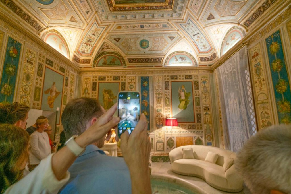 Palazzo Doria Pamphilj: Secret Apartments Guided Tour + Opera Concert