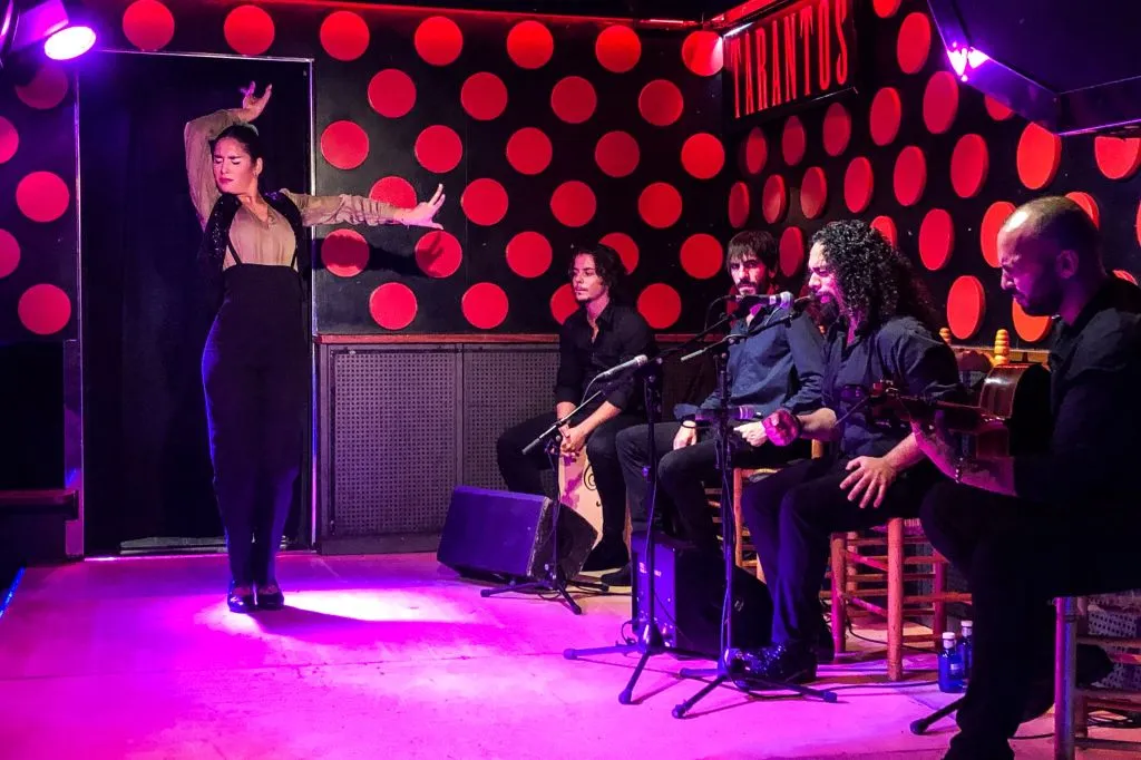 Barcelona: Gothic Quarter Tour + Flamenco Show