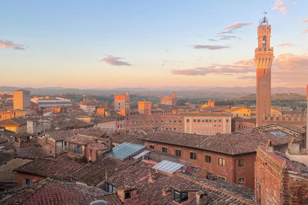 Siena: Tour guidato a piedi + Ingresso alla Cattedrale e al Palazzo delle Papesse