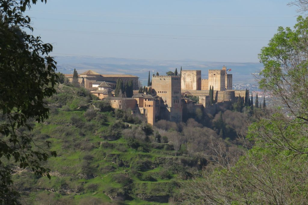 Alhambra y Palacios nazaríes: Entrada sin colas + Transporte desde Sevilla