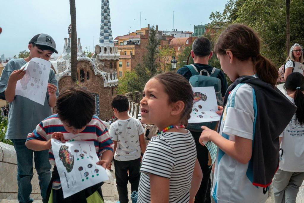 Parque Güell: visita guiada en grupo reducido para niños y familias