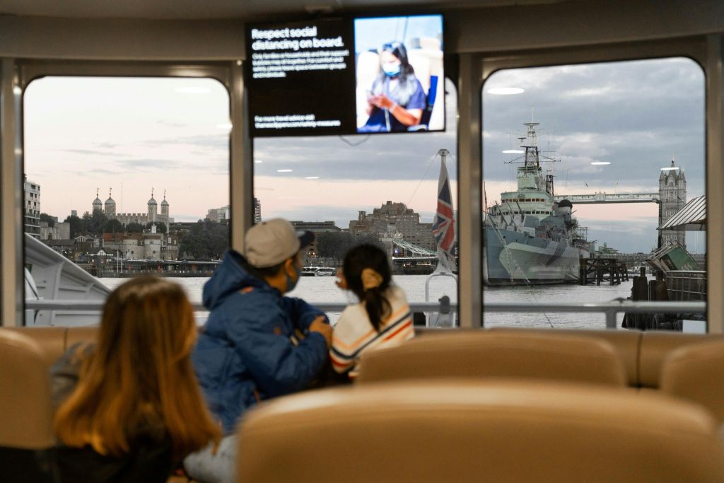 London: Roundtrip Uber Boat + Evening Bus Tour