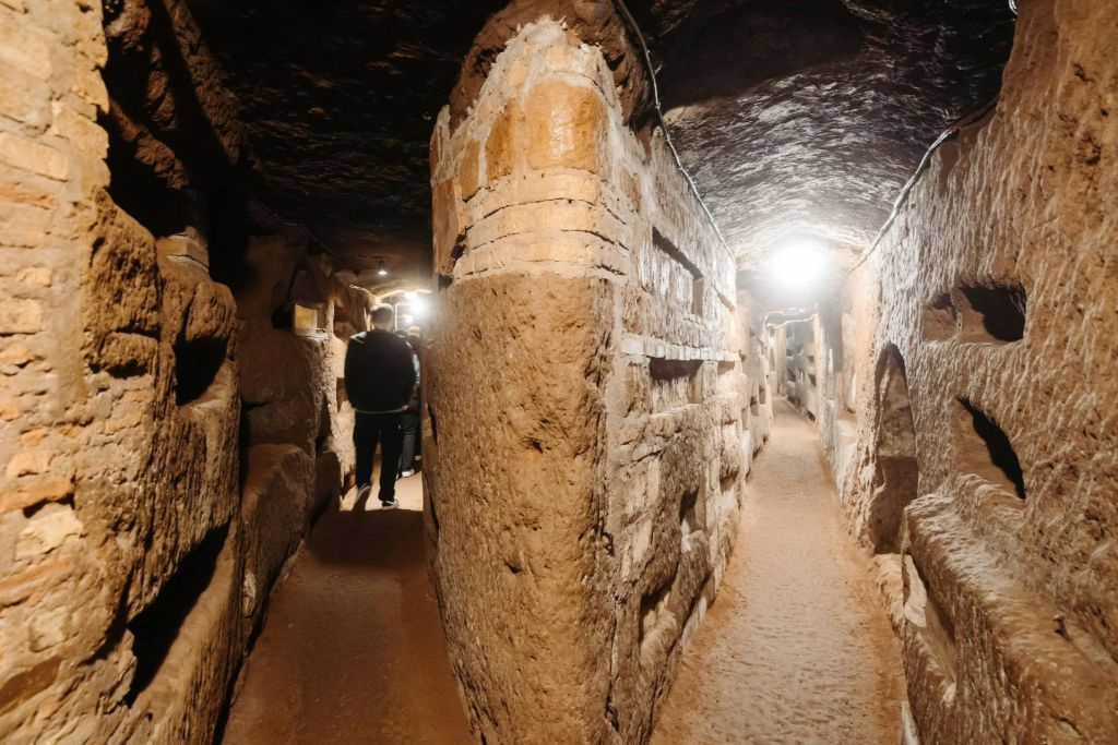 Catacombe romane, Via Appia e Colosseo: tour guidato + trasporto