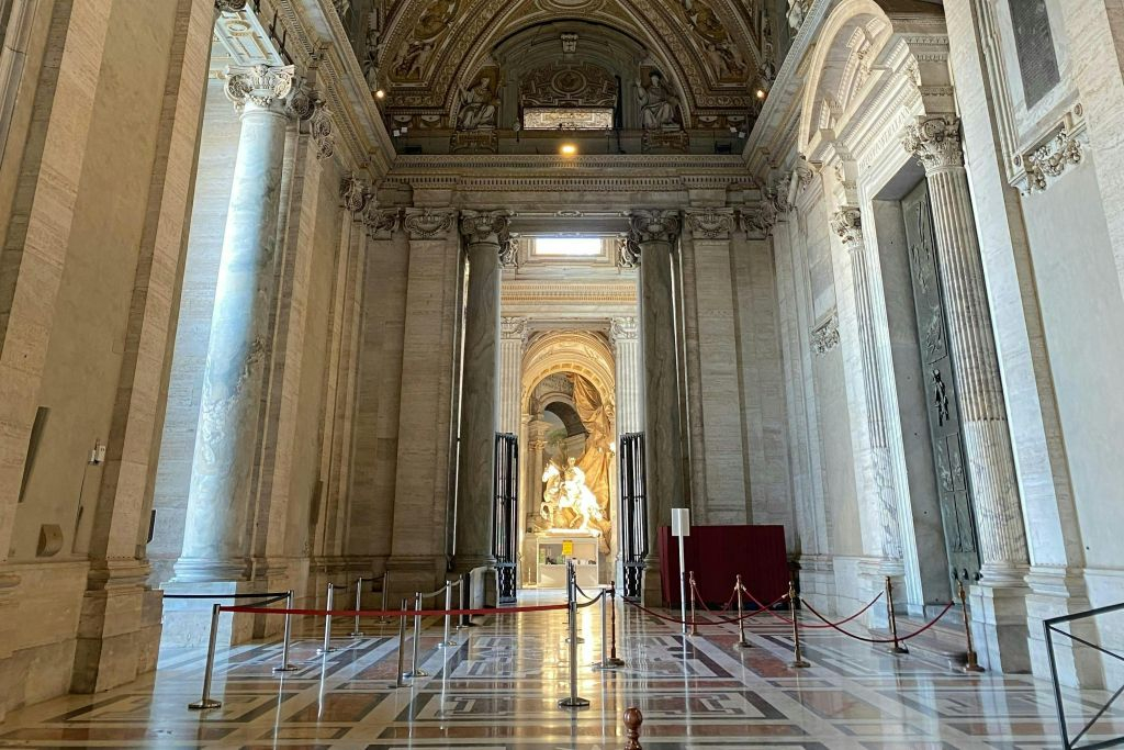 Basilica di San Pietro: accesso completo, cupola raggiungibile tramite scale, tombe papali e audioguida