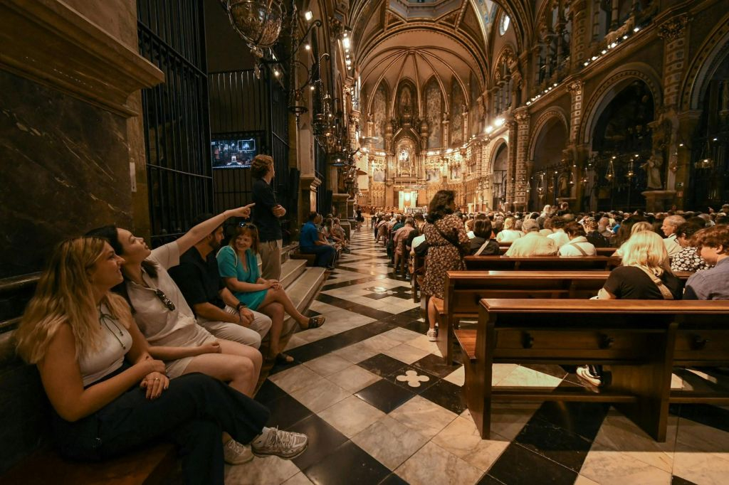 Montserrat: visita guiada desde Barcelona + entrada a la sacristía y a la Virgen Negra