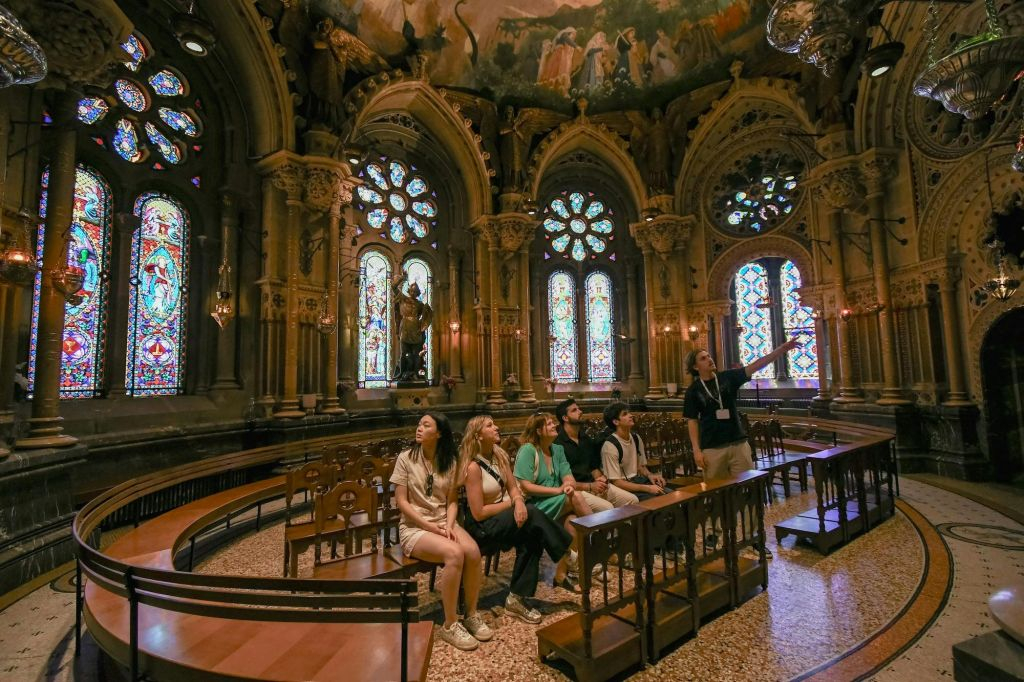 Montserrat: visita guiada desde Barcelona + entrada a la sacristía y a la Virgen Negra