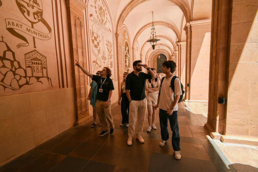 Montserrat: visita guiada desde Barcelona + entrada a la sacristía y a la Virgen Negra