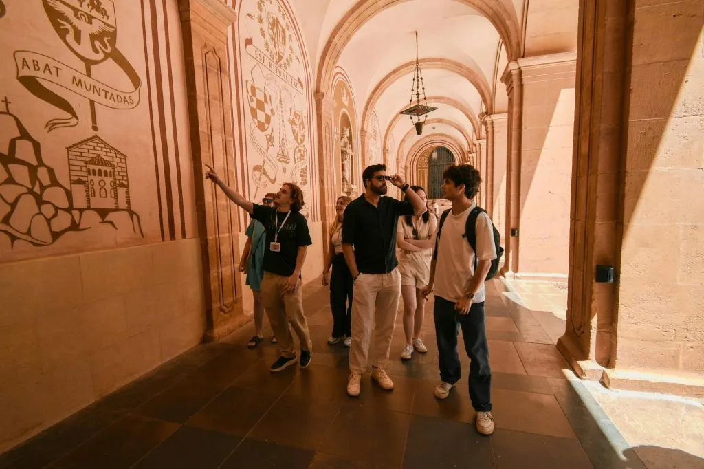 Montserrat: visita guiada desde Barcelona + entrada a la sacristía y a la Virgen Negra
