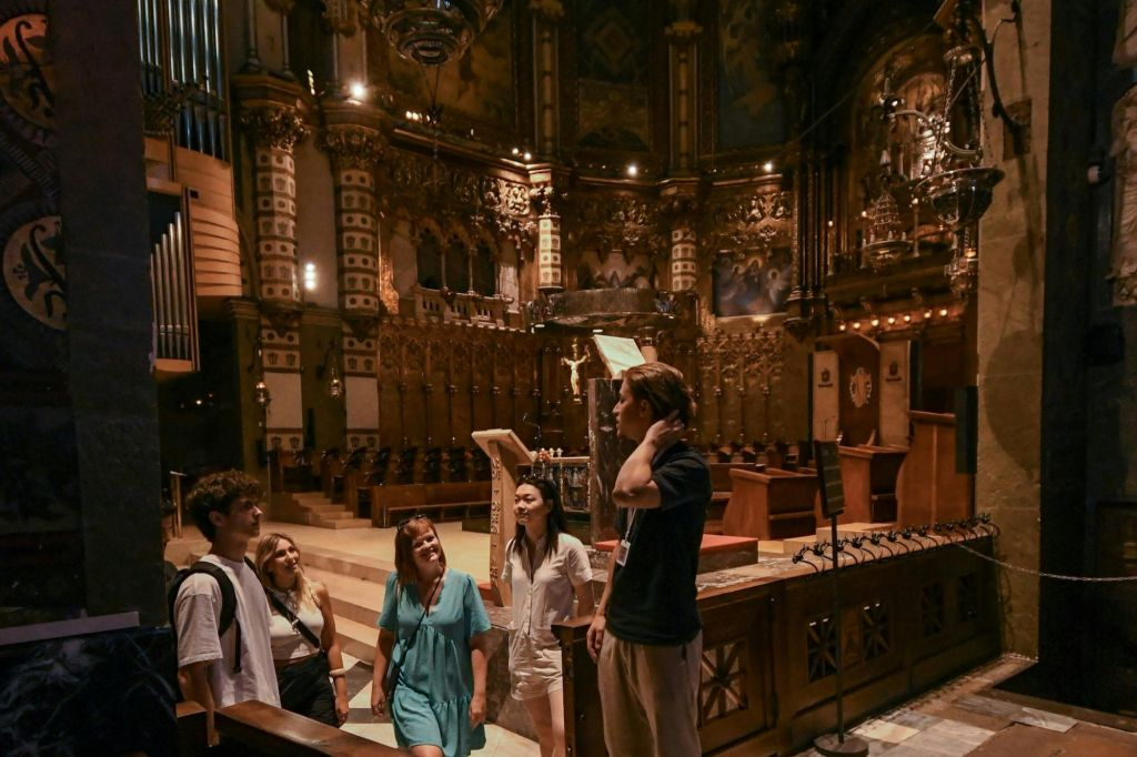 Montserrat: visita guiada desde Barcelona + entrada a la sacristía y a la Virgen Negra