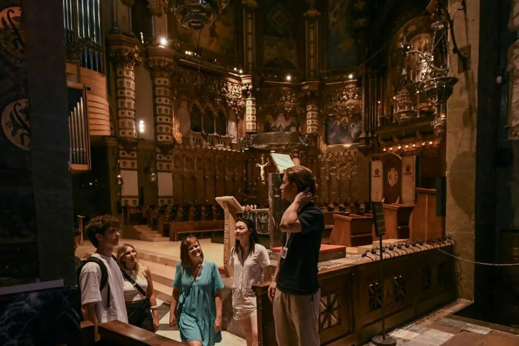 Montserrat: visita guiada desde Barcelona + entrada a la sacristía y a la Virgen Negra
