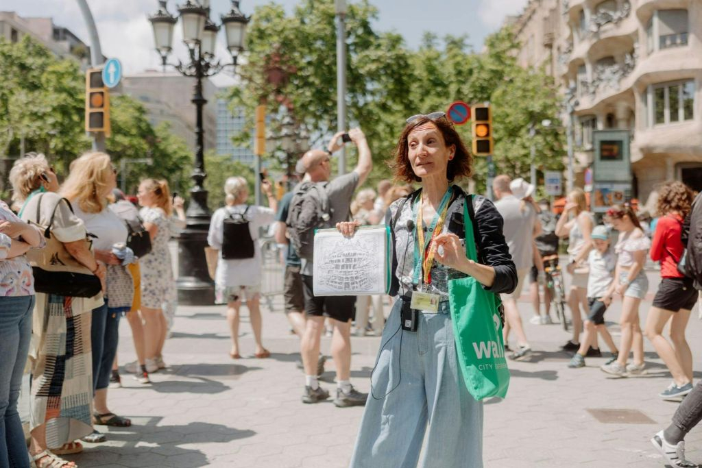 Barcelona: Recorrido por las obras más destacadas de Gaudí + Sagrada Familia y Casa Batlló sin colas