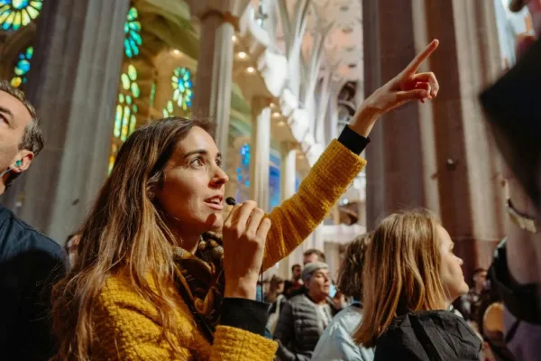 Barcelona: Recorrido por las obras más destacadas de Gaudí + Sagrada Familia y Casa Batlló sin colas