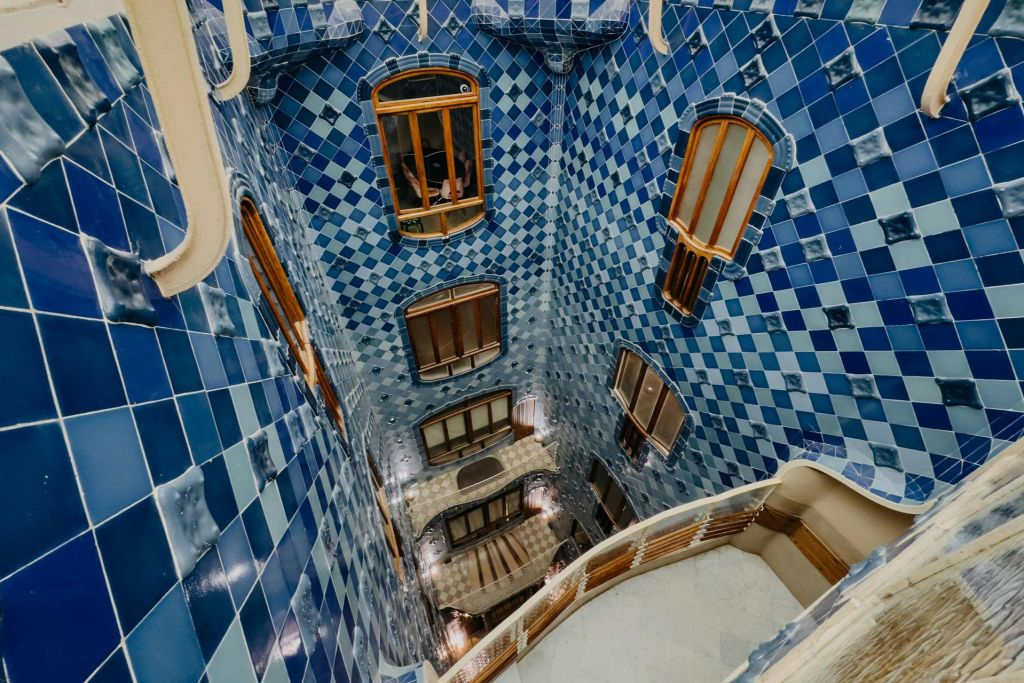 Barcelona: Recorrido por las obras más destacadas de Gaudí + Sagrada Familia y Casa Batlló sin colas