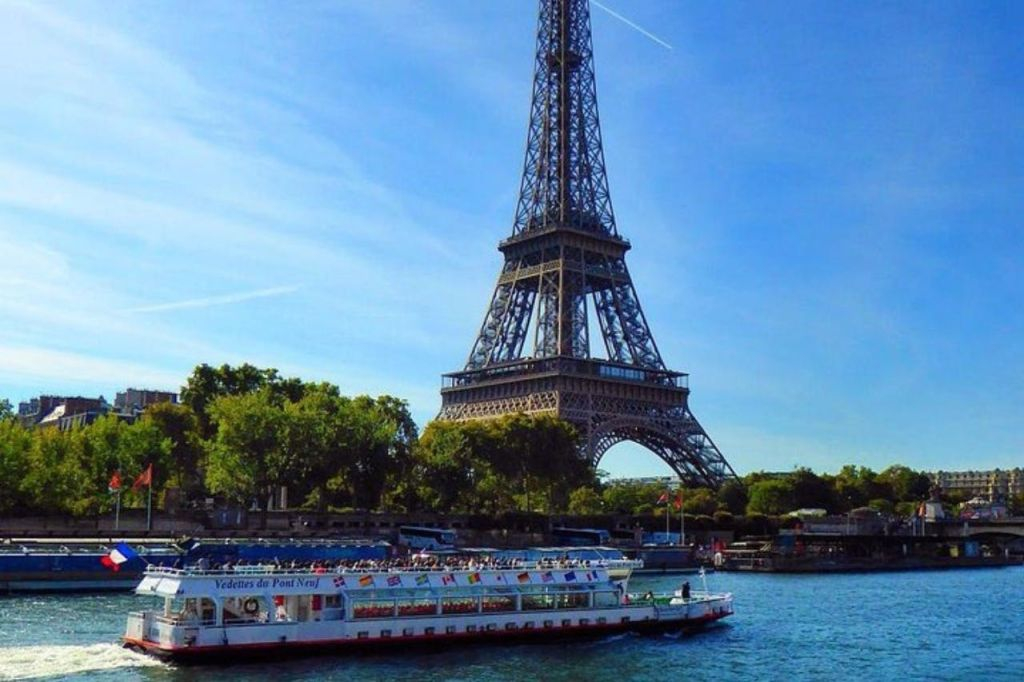 La Seine : Croisière touristique guidée par Vedettes du Pont Neuf