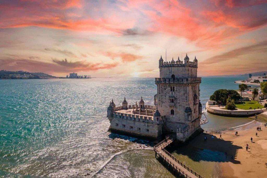 City Sightseeing Lisboa: 48 horas de Hop-on Hop-off + passeio a pé e passeio noturno