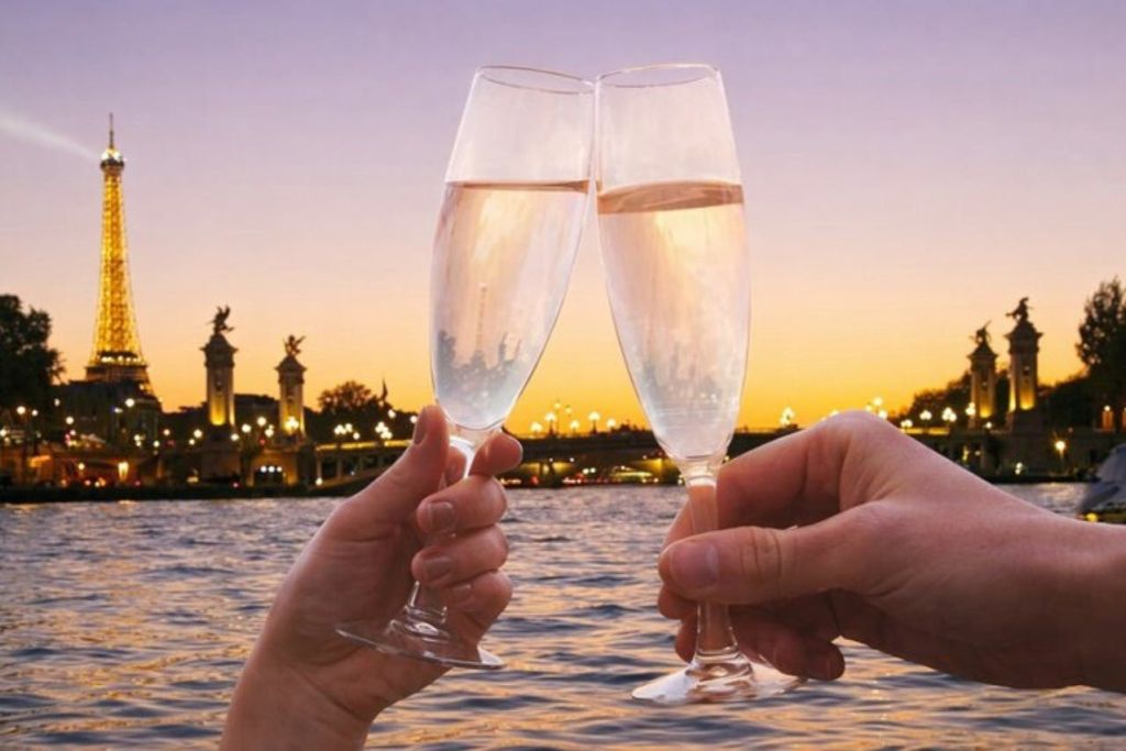 La Seine : croisière touristique au coucher du soleil + 1 boisson