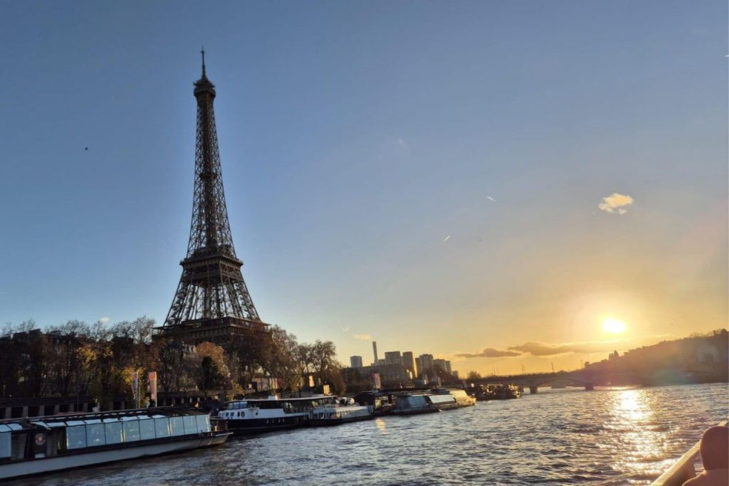 La Seine : croisière touristique au coucher du soleil + 1 boisson
