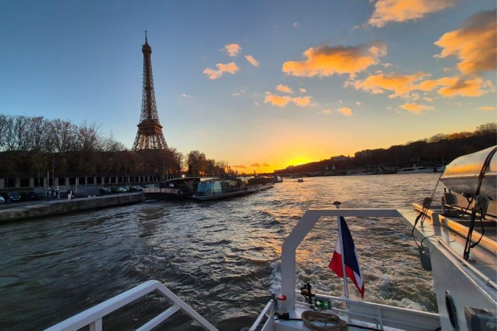 La Seine : croisière touristique au coucher du soleil + 1 boisson