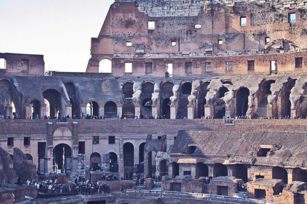 Colosseo, Foro Romano e Colle Palatino: Biglietto salta-coda + App di audioguida