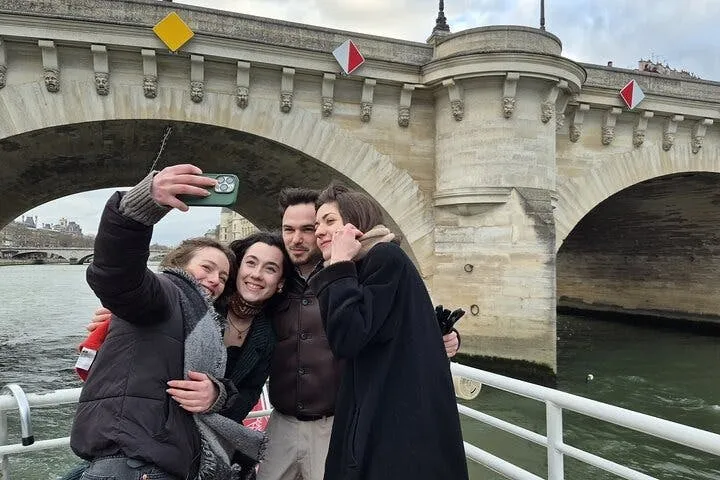 Canal Saint-Martin et Seine : croisière touristique guidée