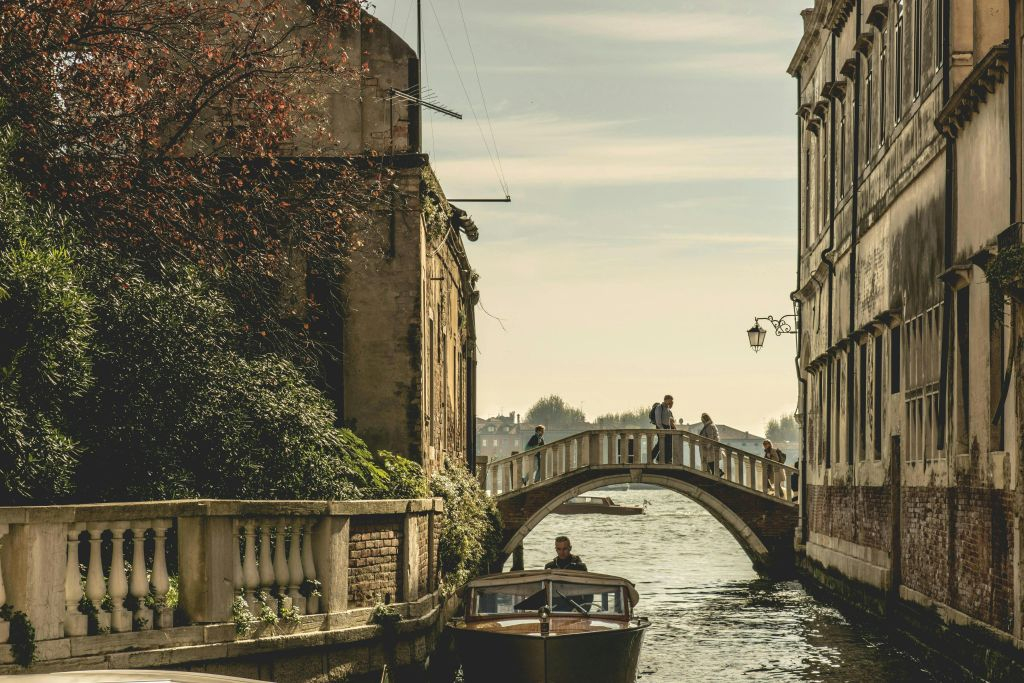 Murano e Burano: tour privato in barca, dimostrazione di soffiatura del vetro + un bicchiere di champagne