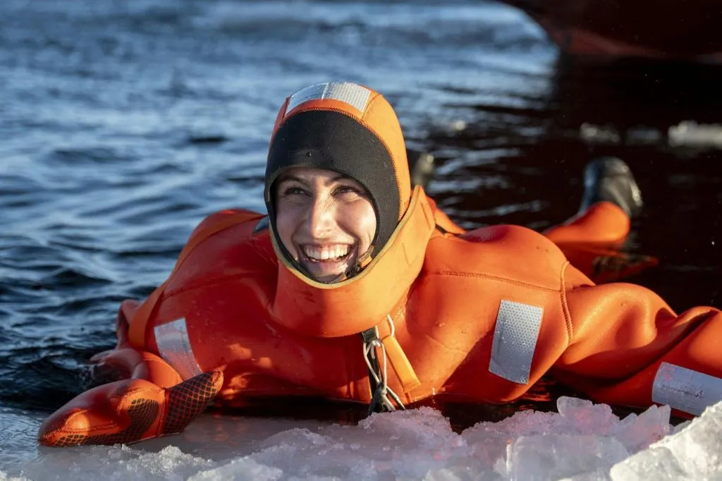 Navio quebra-gelo «Polar Explorer»: Expedição guiada e passeio no gelo + audioguia