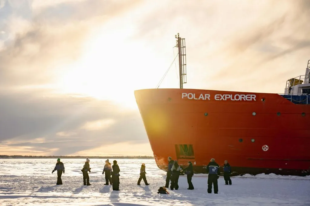 Navio quebra-gelo «Polar Explorer»: Expedição guiada e passeio no gelo + audioguia