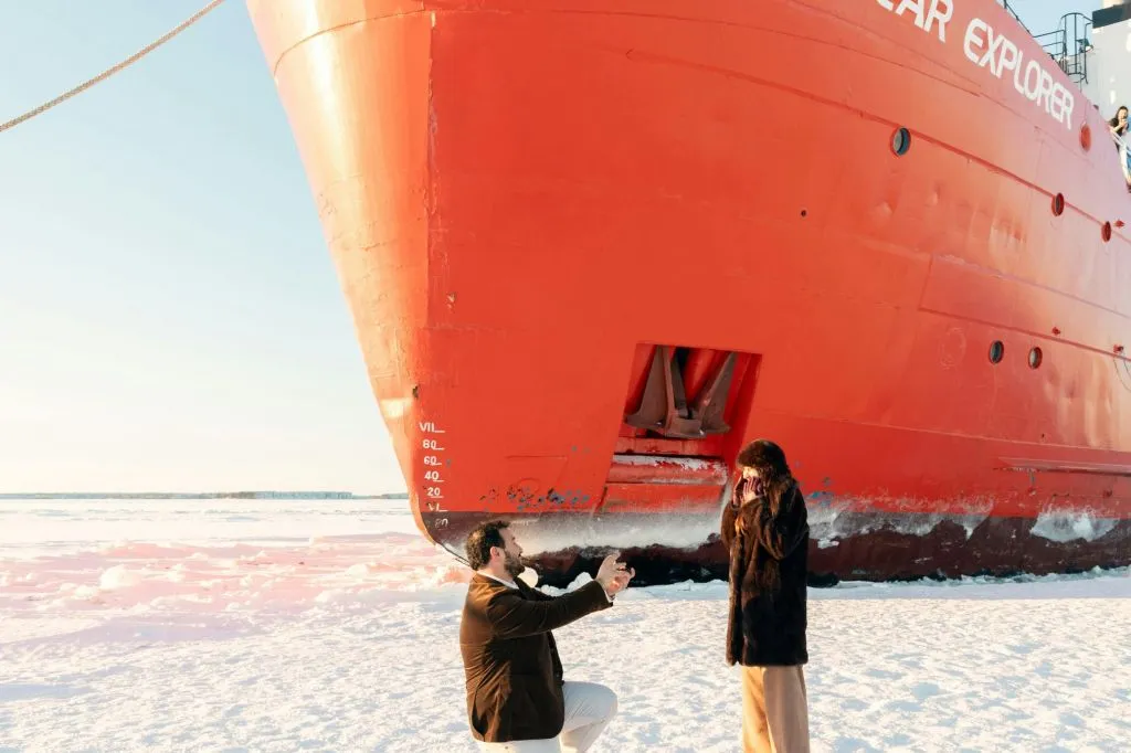 Navio quebra-gelo «Polar Explorer»: Expedição guiada e passeio no gelo + audioguia