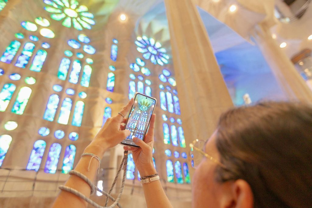 Sagrada Familia: Entrada de acceso rápido + Tour guiado para grupos reducidos