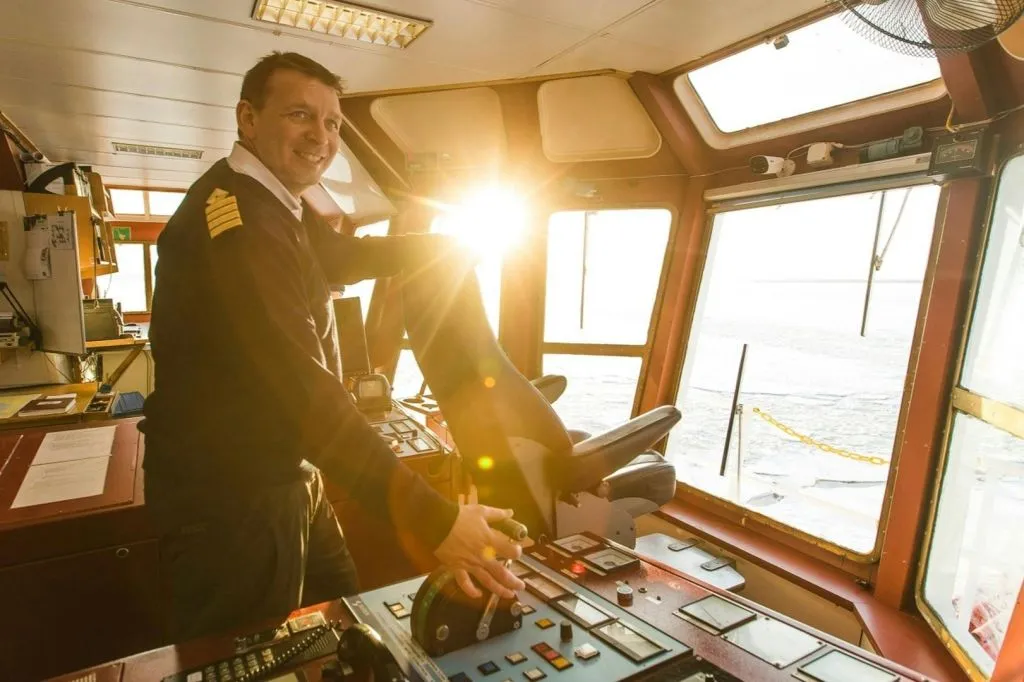 Golfo da Bótnia: Passeio de barco no quebra-gelo «Arctic Explorer» a partir de Rovaniemi + Flutuação no gelo