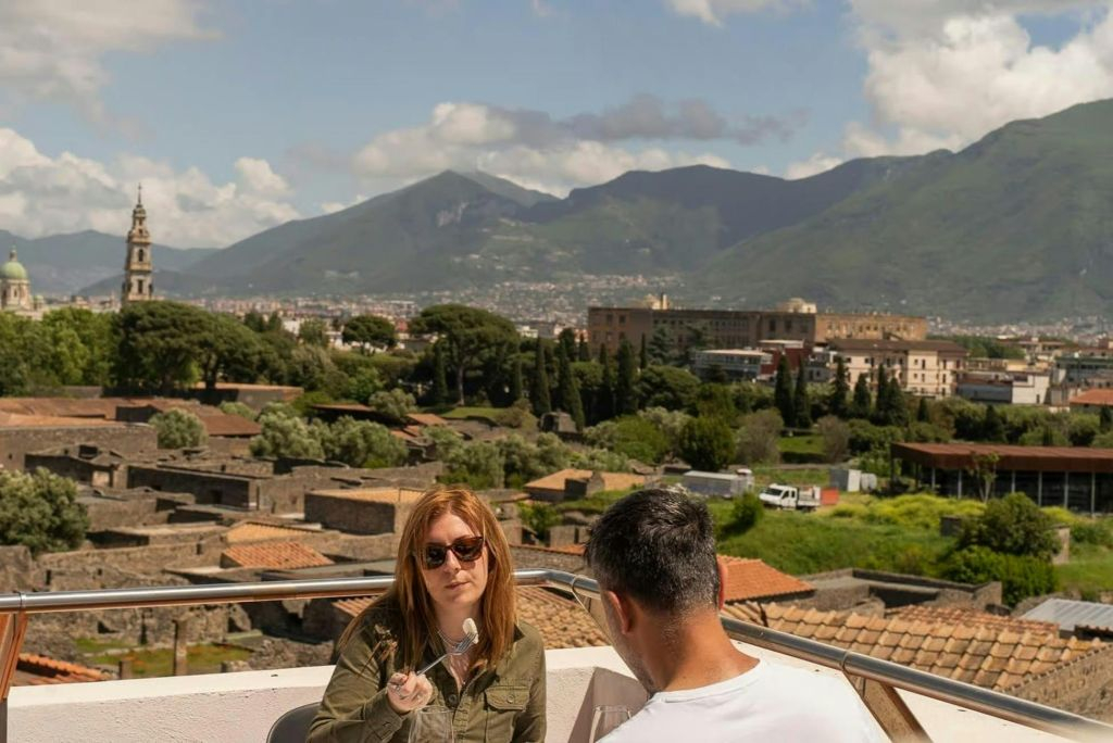 Pompei: Biglietto con accesso rapido + Tour guidato + Degustazione di vini