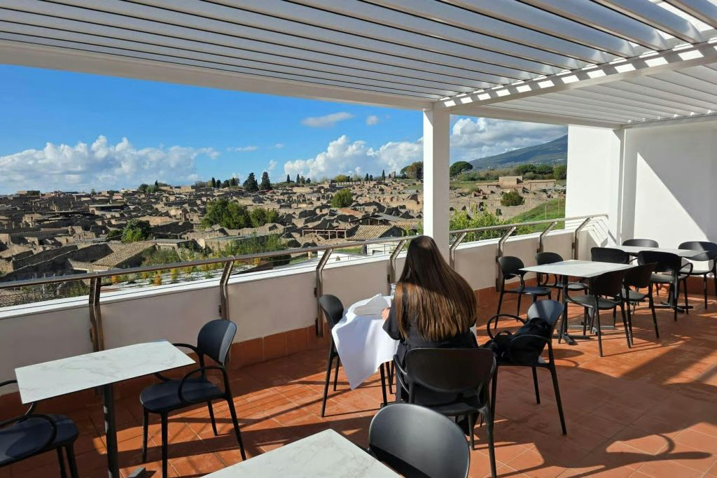 Pompei: Biglietto con accesso rapido + Tour guidato + Degustazione di vini