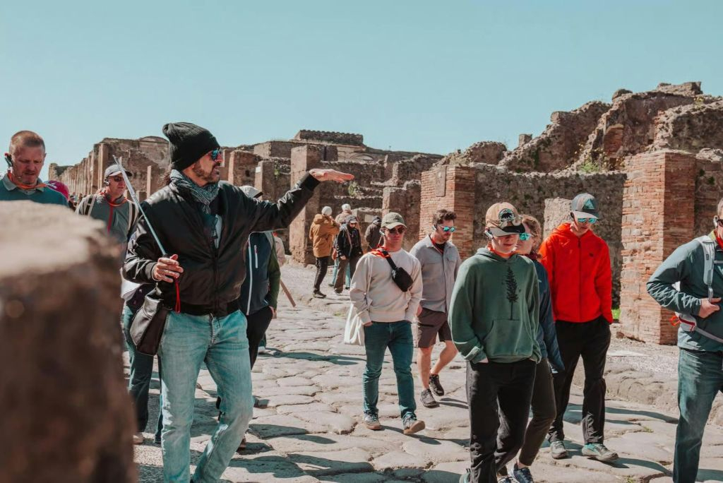Pompei: Biglietto con accesso rapido + Tour guidato + Degustazione di vini