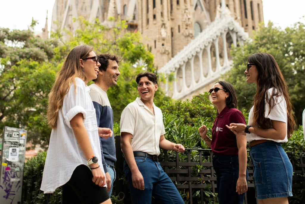 Park Güell y Sagrada Familia: Entrada sin colas + Tour guiado + Transporte