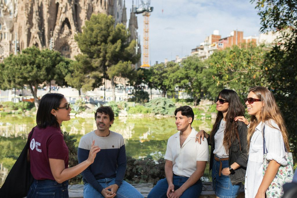 Park Güell y Sagrada Familia: Entrada sin colas + Tour guiado + Transporte