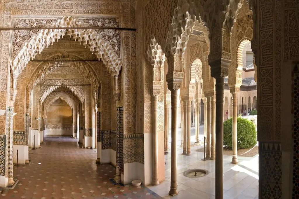 La Alhambra, los Palacios Nasríes, el Albaicín y el Sacromonte: visita guiada privada