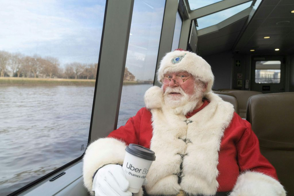 London: Christmas Lights Bus Tour with Audio Guide + Roundtrip Uber Boat