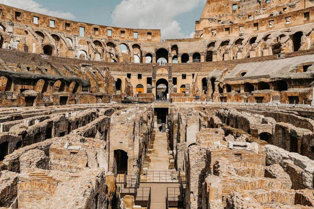 Coliseo, Arena, Foro Romano y Monte Palatino: visita guiada en grupo reducido