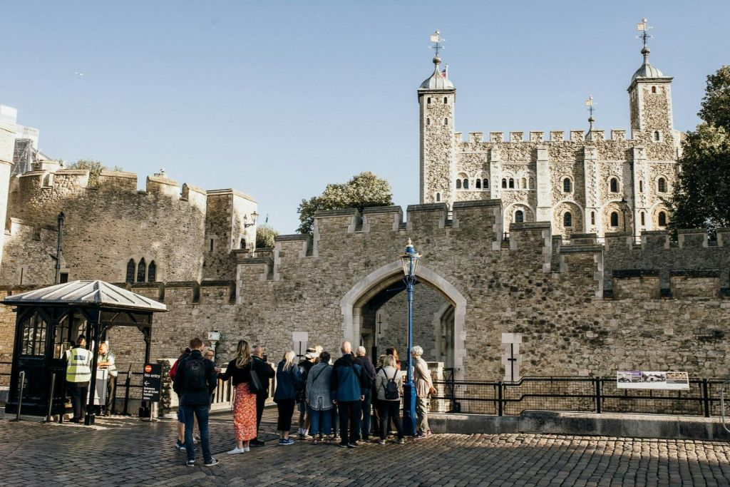 London: Full-Day Walking Tour + River Cruise